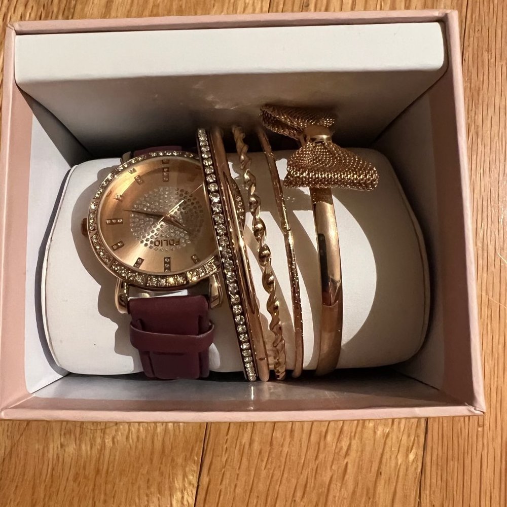 NIB, watch set with matching bracelets